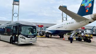 Aeroporto de Curitiba adota ônibus elétrico da BYD em projeto piloto