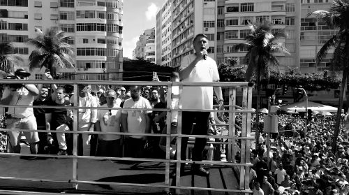 Imagem referente a Lula fala só para radicais e Bolsonaro cresce! Petista vai ser engolido pela Direita?