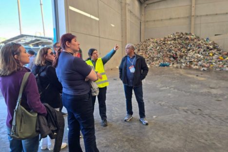 Imagem referente a Técnicos da Agepar conhecem ações de gestão de resíduos sólidos em Portugal