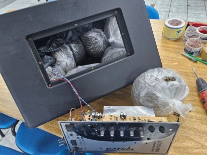 Imagem referente a Em operação nos Correios, Receita Federal localiza maconha escondida em caixa de som