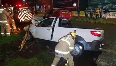 Imagem referente a Motorista de Fiat Strada sofre traumatismo cranioencefálico em acidente na Avenida Carlos Gomes