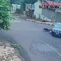 Imagem referente a Câmera flagra acidente que deixou motociclista ferido no Jardim Presidente