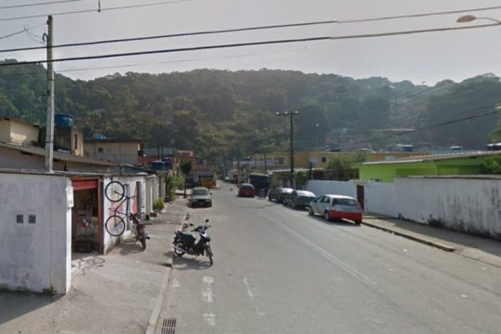 Polícia encontra três corpos enterrados no Guarujá após denúncia anônima