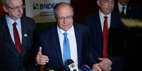 Imagem referente a Não pode ter muito penduricalho, diz Alckmin sobre reforma tributária