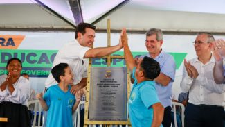 Em Nova Laranjeiras, governador inaugura 1ª Escola de Educação Especial feita pelo Estado