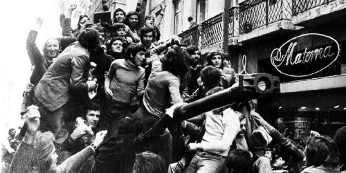 Imagem referente a Lula celebra 50 anos da Revolução dos Cravos na Embaixada de Portugal