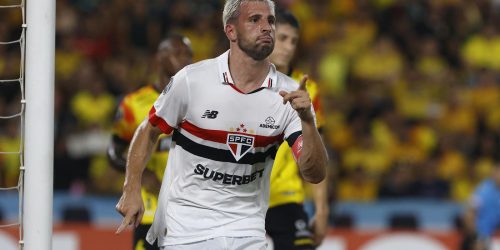 Imagem referente a São Paulo derrota Barcelona pela Libertadores na estreia de Zubeldía
