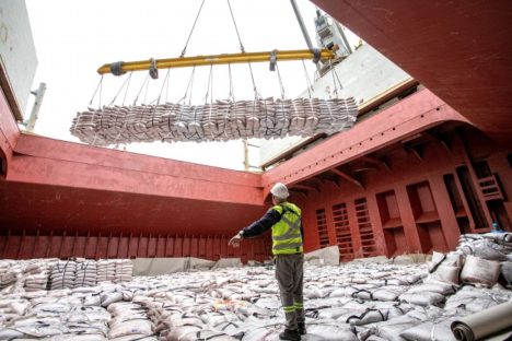Exportação de açúcar a granel tem alta de 352% nos portos paranaenses em março