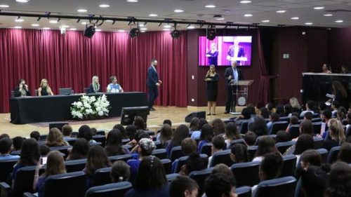 Mais de 260 estudantes de Curitiba são diplomados no Tribunal Regional Eleitoral
