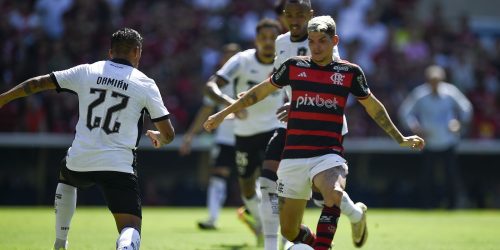 Imagem referente a Botafogo vence Flamengo no Maracanã por 2 a 0
