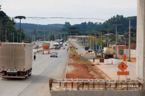 Imagem referente a Estado investe R$ 1 bilhão em rodovias do Sul, Centro-Sul, Grande Curitiba e Litoral
