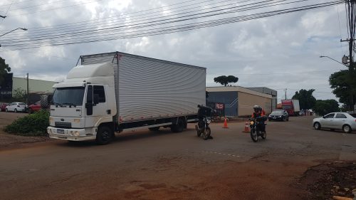 Imagem referente a Nova colisão entre moto e caminhão é registrada no Bairro Maria Luiza