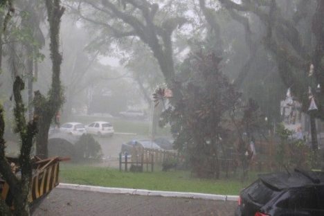 Imagem referente a Defesa Civil confirma passagem de tornado em Santa Catarina