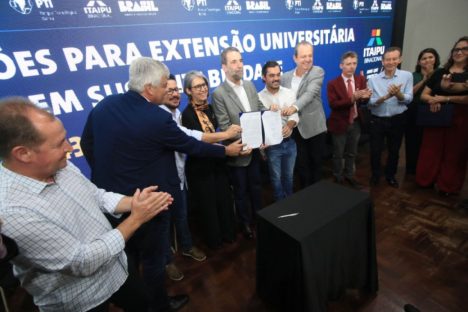 Imagem referente a Universidades estaduais e Itaipu assinam parceria para ações de extensão em sustentabilidade
