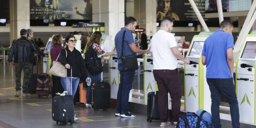 Imagem referente a Com voos cancelados, aeroporto de Porto Alegre permanece fechado