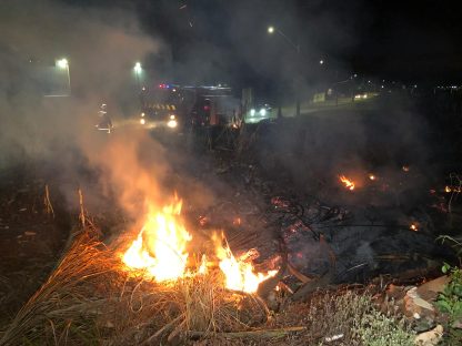Imagem referente a Incêndio em vegetação mobiliza Corpo de Bombeiros na marginal da PRc-467