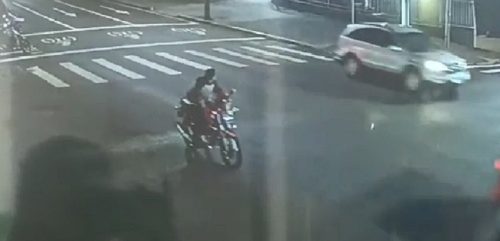 Imagem referente a Câmera flagra ladrão furtando motocicleta no Centro