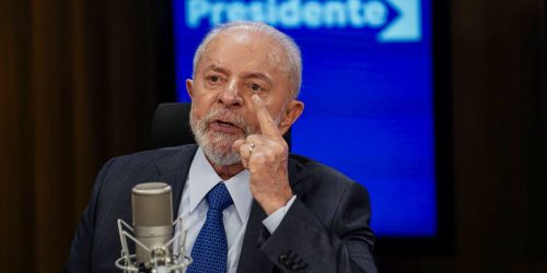 Imagem referente a Lula exalta trabalho de voluntários no RS e condena fake news