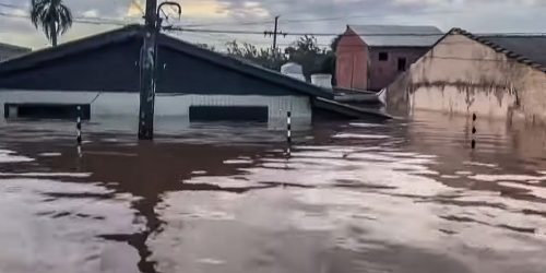 Imagem referente a Nível da água não baixa e mais bairros de Porto Alegre ficam alagados