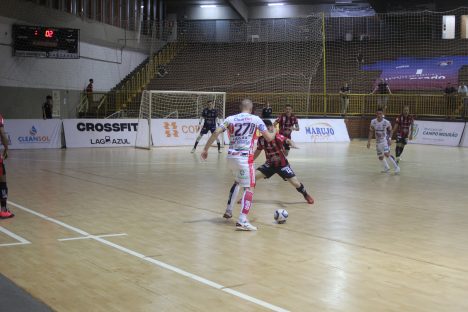 Imagem referente a Campo Mourão massacra Cascavel Futsal com goleada de 8 a 1 no Campeonato Paranaense