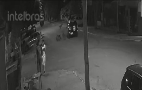 Imagem referente a Pancada! Vídeo mostra ciclista sendo atingido por Chery Tiggo no Brasmadeira