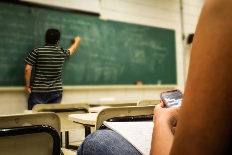 Imagem referente a Professor é indiciado por crimes sexuais contra alunas de escola pública