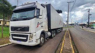 PM do Paraná recupera caminhão roubado com doações destinadas ao Rio Grande do Sul