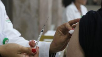 Ministério envia a 12 estados doses da nova vacina contra covid-19