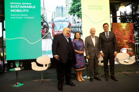 Piana participa de seminário sobre eletromobilidade no transporte público, em Curitiba