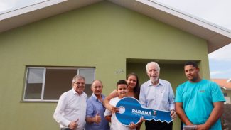 Piana inaugura residencial que beneficia 40 famílias de São Carlos do Ivaí