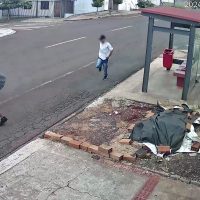 Imagem referente a Vídeo mostra momento em que carro é furtado por ladrões no Florais