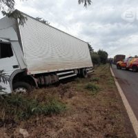 Imagem referente a Colisão entre três caminhões deixa uma pessoa ferida na PR-566 em Beltrão