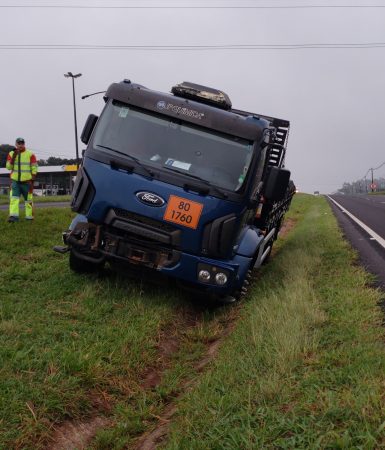 Imagem referente a Caminhões se envolvem em colisão na rodovia BR-277, em Cascavel