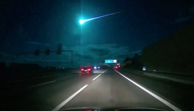 Imagem referente a Meteorito ilumina o céu de Portugal: Clarão noturno assusta portugueses