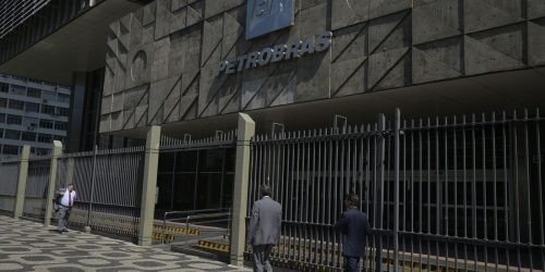 Imagem referente a Petrobras leva ao Cade proposta para abandonar venda de refinarias