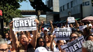 Servidores de hospitais federais pedem reajuste salarial em ato no Rio