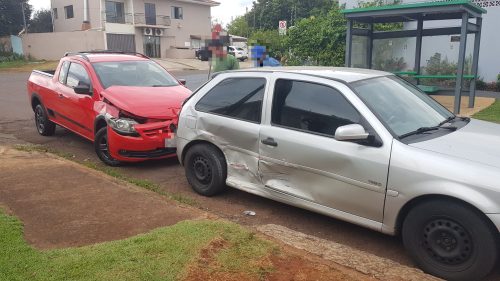 Imagem referente a Acidente entre três carros é registrado na Rua Casemiro de Abreu