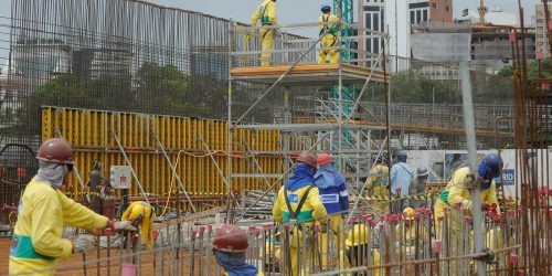 Imagem referente a Mesmo na pandemia, emprego na construção cresceu 21,6%, revela IBGE