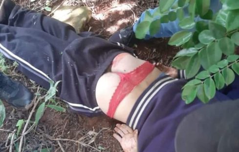 Imagem referente a Foragido por estupro é preso usando calcinha vermelha durante a Operação Tranquilize