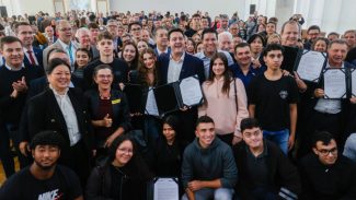 Governador lança projeto para estimular formação tecnológica de 3 mil alunos em 50 cidades