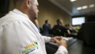 Saúde reajusta bolsa do Mais Médicos em 8,4%