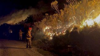 Combate ao fogo no Parque de Itatiaia continua, sem previsão de fim