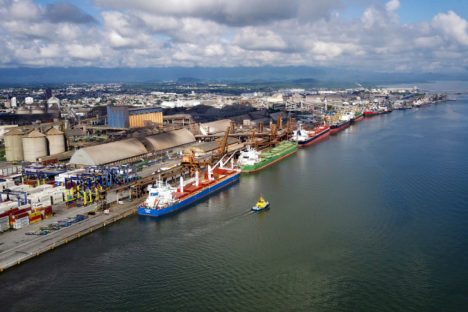 Imagem referente a Porto de Paranaguá é a principal estrutura de escoamento das exportações paranaenses