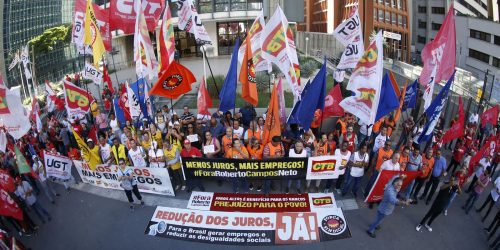 Imagem referente a Centrais sindicais promovem em São Paulo ato pela queda dos juros