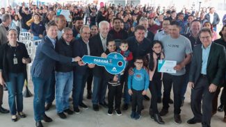 Casa Fácil Paraná: com apoio do Estado, famílias de Cascavel recebem chaves