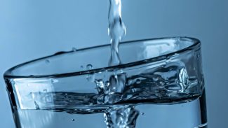 STF julga lei que obriga bares do RJ a fornecer água filtrada grátis 