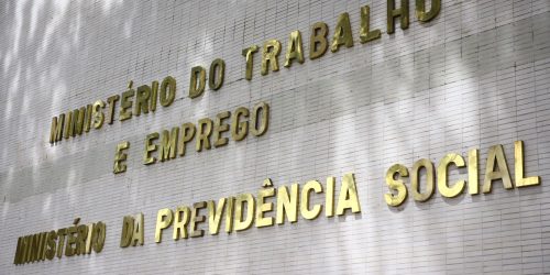 Imagem referente a Ministério do Trabalho notifica sindicatos para atualizar registro