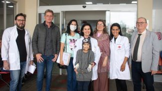 Secretaria de Saúde do Paraná entrega a medicação para o tratamento da pequena Yasmin