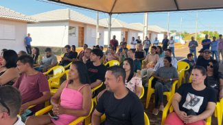Com apoio do Estado, 29 casas são entregues a famílias de Santo Antônio do Caiuá