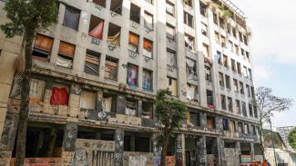 Cerca de 2,4 mil famílias ocupam imóveis abandonados no centro do Rio